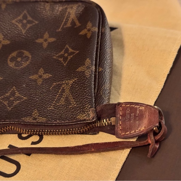 Louis Vuitton Monogram Pochette Accessoires Handbag - Picture 4 of 12